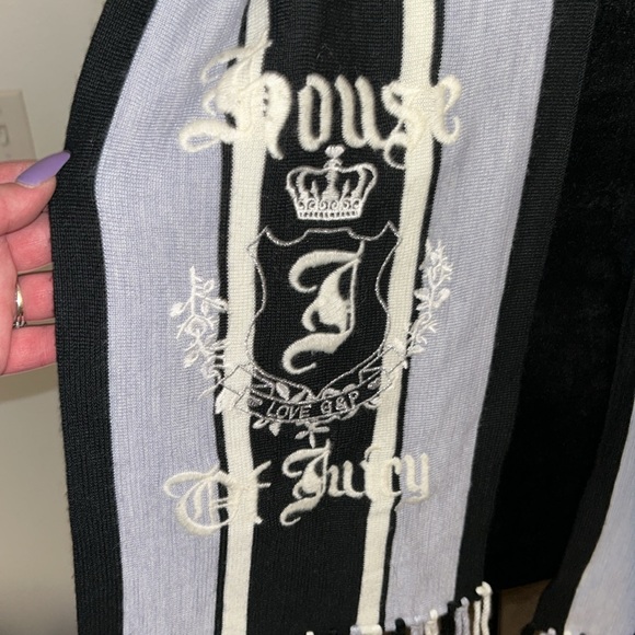 And juicy couture scarf - Picture 2 of 3